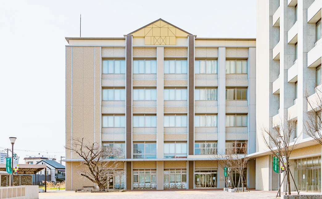 清志館・サポートスクエアの外観