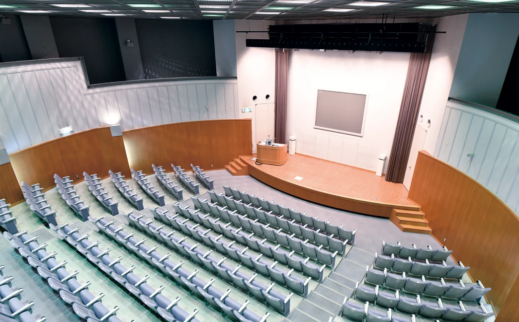 円形ホールの内観