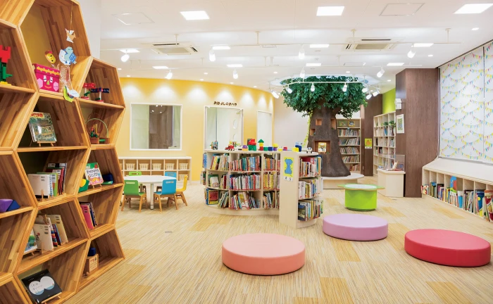 しょういん子育て絵本館の内観