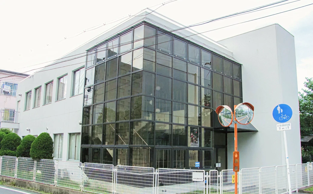 同窓会館の外観